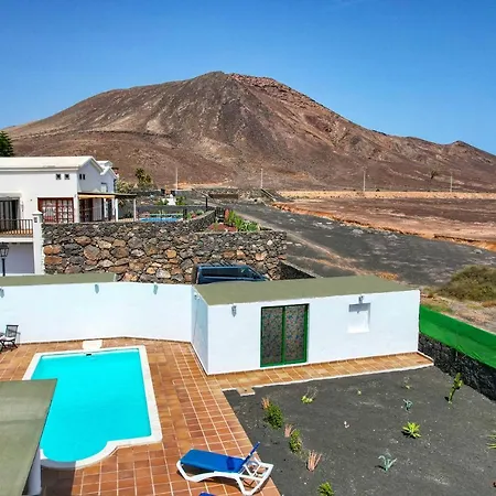 Holiday home Casa Fatmar Montana Roja-piscina Privada Playa Blanca (Lanzarote)